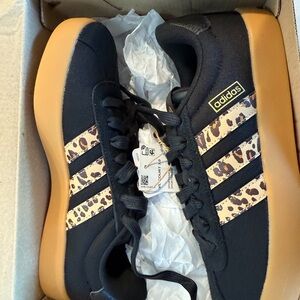 VL Court 3.0 Nike NWT Animal Print